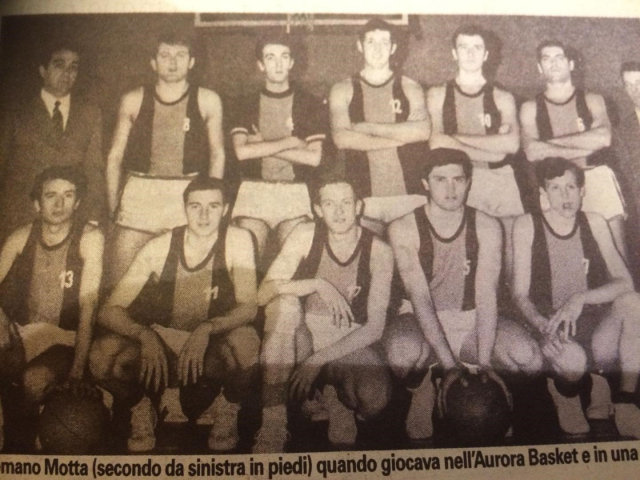 Polisportiva Aurora Desio 1967/68: si riconoscono dott. Neri (acc.), Motta, Pellegatta, Marelli, Sgherzi, Rusconi, all. Mazzola (seminascosto), accosciati Delfinetti, Galli, Pelosi, Nava, Fossati. 